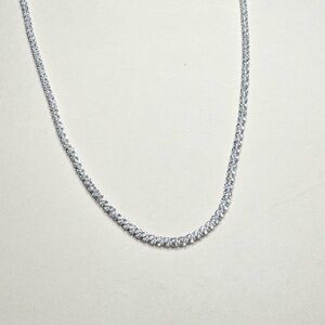 Delicate sparkling necklace